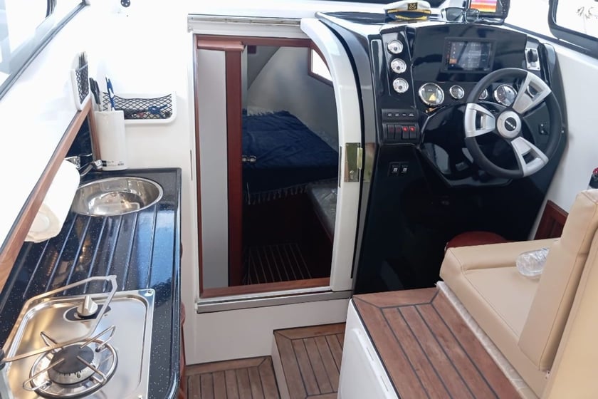 Izmir Motor Yacht 1 cabin 6 berths 6 guests 7.4 m Listing Number: #19963 2