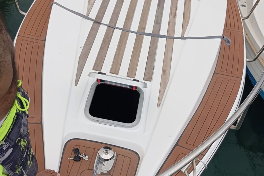 Izmir Motor Yacht 1 cabin 6 berths 6 guests 7.4 m Listing Number: #19963 3
