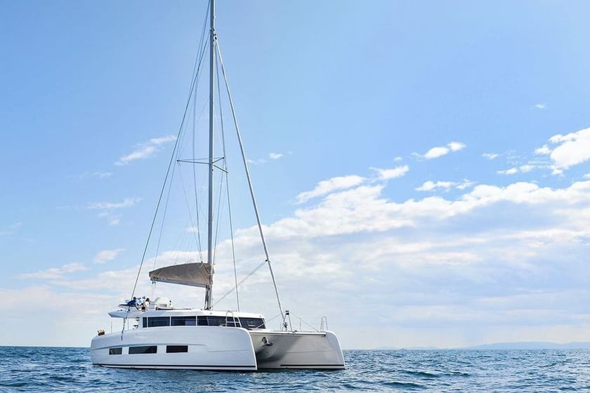 Paros Catamaran 6 cabin 12 berths 11 guests 14.7 m Listing Number: #19976