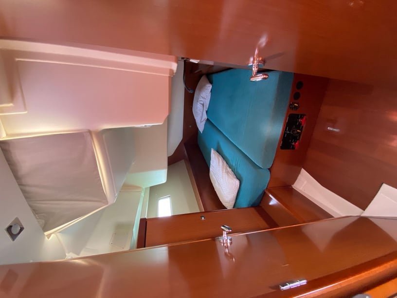 La Spezia Barca a vela cabina 4  cuccette 8  10  ospiti 13.85 m Numero dell'inserzione: #20022 5