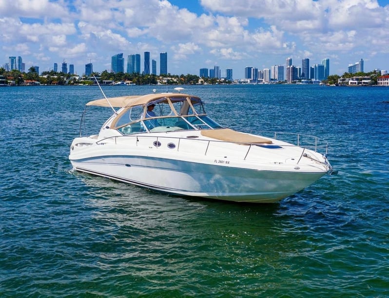 Miami Motor Yacht 2 cabin 4 berths 12 guests 38 ft Listing Number: #20028