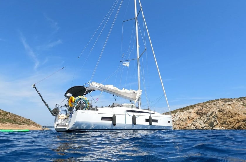 Athens Sailboat 4 cabin 10 berths 10 guests 12.87 m Listing Number: #20069 2