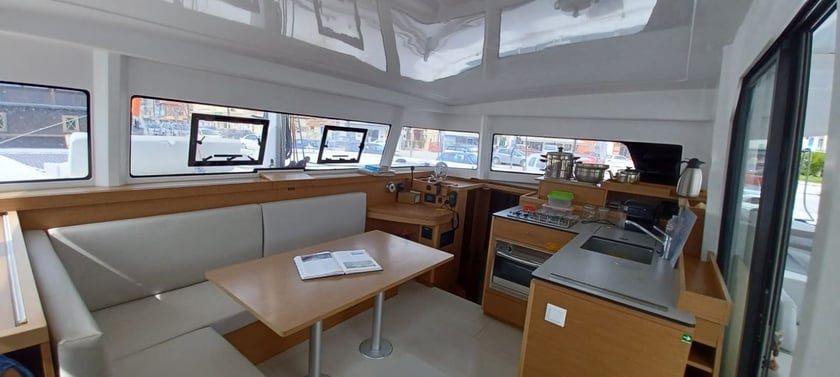 Ligia Catamaran Cabine 4  8  slaapplaatsen 10  gasten 12.08 m Lijstnummer: #20078 3