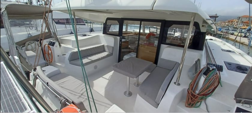 Ligia Catamaran Cabine 4  8  slaapplaatsen 10  gasten 12.08 m Lijstnummer: #20078 5