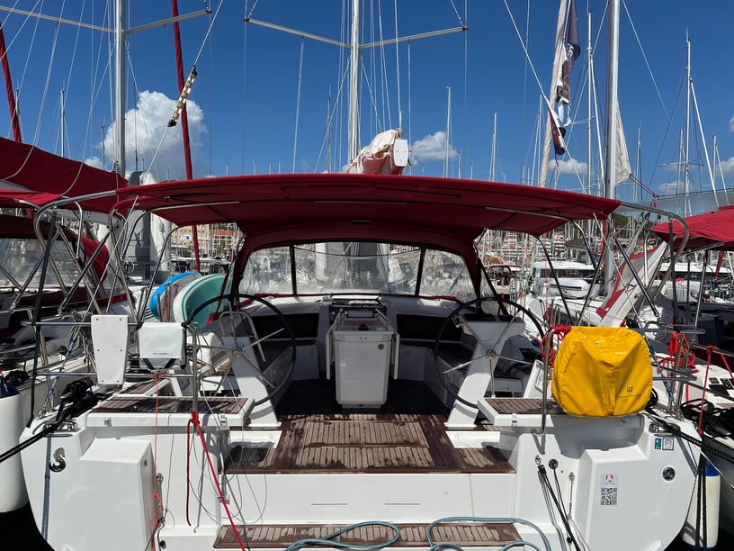 Split Velero Cabina 5  12  literas 12  invitados 14.6 m Número de anuncio: #20085