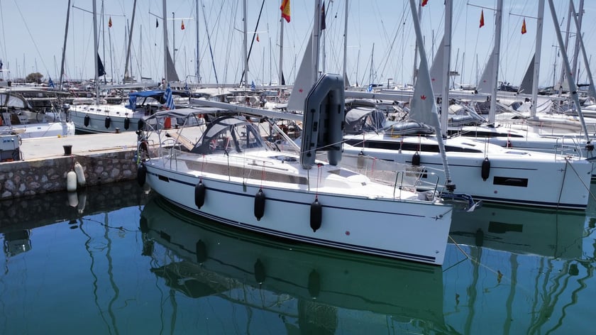 Athens Sailboat 2 cabin 6 berths 6 guests 9.9 m Listing Number: #20087 4