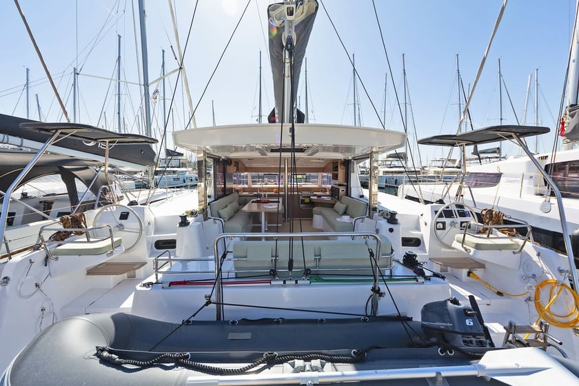 Volos Catamaran Cabine 4  8  slaapplaatsen 8  gasten 12 m Lijstnummer: #20096 3