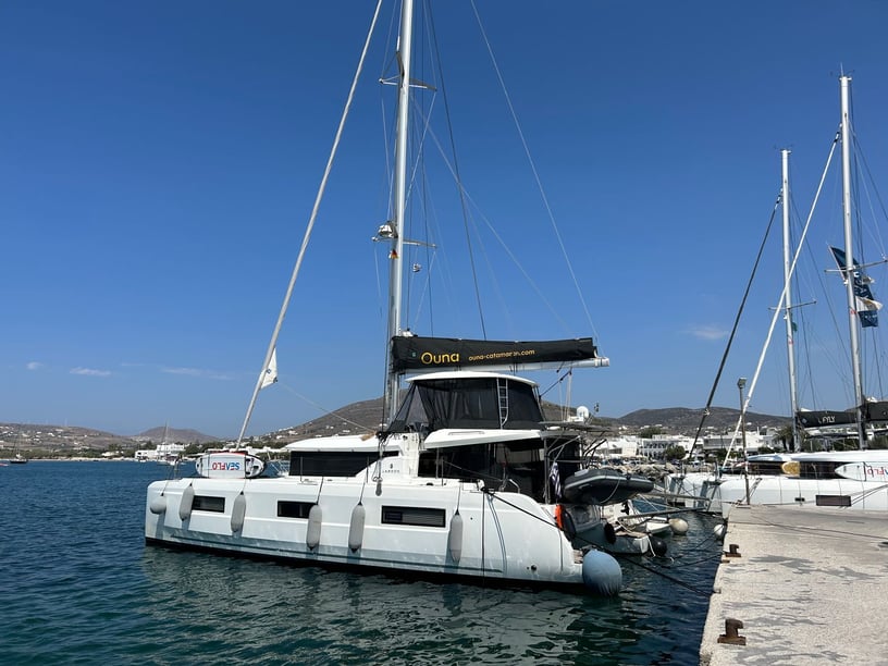 Paros Catamaran 4 cabin 8 berths 12 guests 13.99 m Listing Number: #20100 4