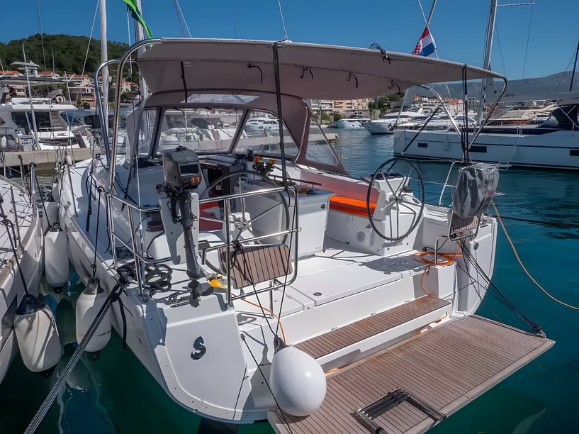 Split Sailboat 4 cabin 10 berths 10 guests 12.87 m Listing Number: #20106 3