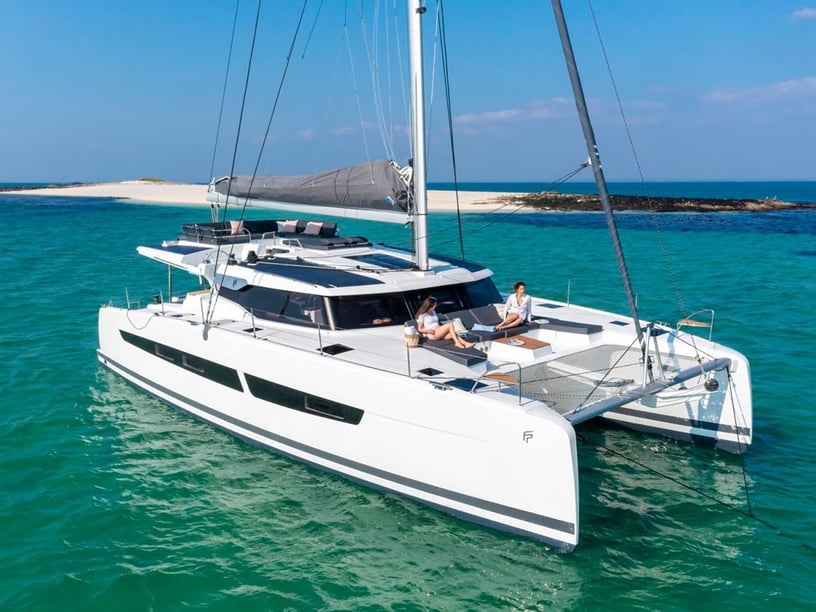 Trogir Catamaran Cabine 6  15  slaapplaatsen 12  gasten 15.54 m Lijstnummer: #20110