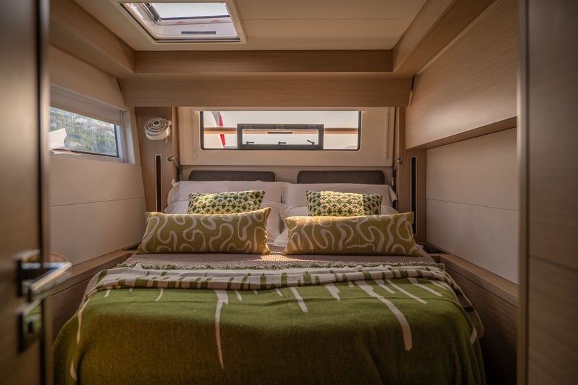 Salerne Catamaran Cabine 4  Couchettes 8  Invités 10  15.35 m Numéro de l'annonce: #20138 4