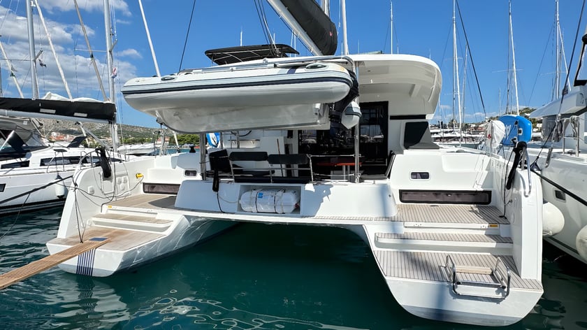 Trogir Catamarano cabina 6  cuccette 12  12  ospiti 12.8 m Numero dell'inserzione: #20146