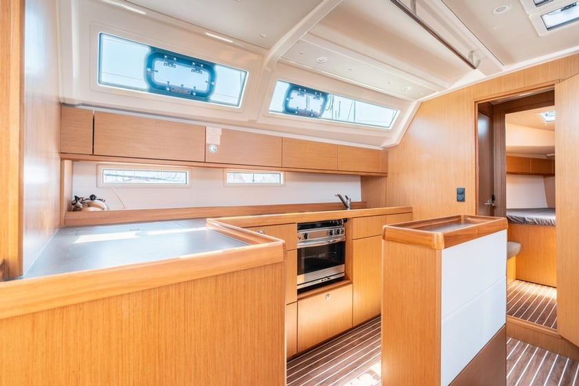 Rhodes Voilier Cabine 4  Couchettes 8  Invités 10  14.27 m Numéro de l'annonce: #20171 3