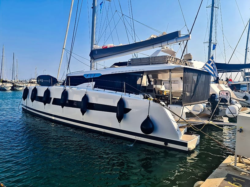 Tourlos Catamaran Cabine 7  Couchettes 12  Invités 11  15.54 m Numéro de l'annonce: #20173