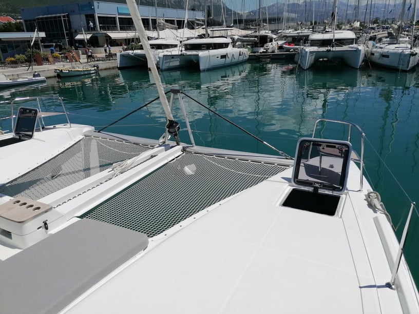 Kaštel Gomilica Catamaran Cabine 5  Couchettes 11  Invités 11  13.99 m Numéro de l'annonce: #20175 4