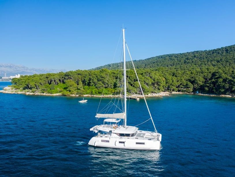 Kaštel Gomilica Catamarano cabina 5  cuccette 11  11  ospiti 13.99 m Numero dell'inserzione: #20175