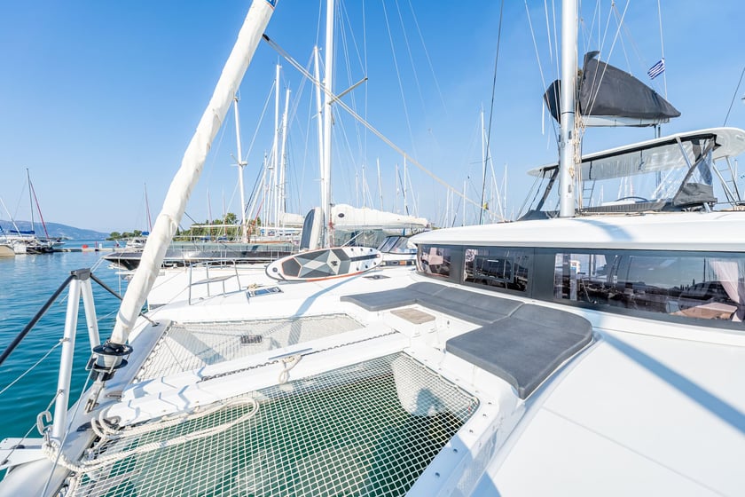 Gouvia Catamarano cabina 5  cuccette 12  12  ospiti 13.99 m Numero dell'inserzione: #20177 5