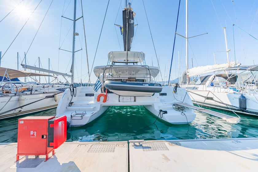 Gouvia Catamarano cabina 5  cuccette 12  12  ospiti 13.99 m Numero dell'inserzione: #20177