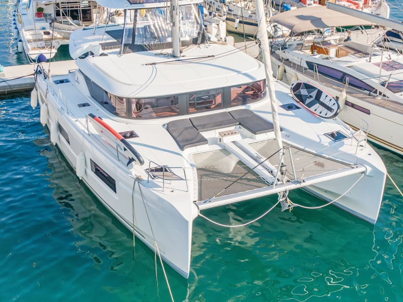 Gouvia Catamarano cabina 5  cuccette 12  12  ospiti 13.99 m Numero dell'inserzione: #20177 3