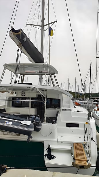 Lavrion Catamaran Cabine 5  Couchettes 12  Invités 12  13.99 m Numéro de l'annonce: #20178