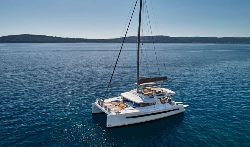 Golfo Aranci Catamarán Cabina 5  12  literas 12  invitados 16.8 m Número de anuncio: #20215 5
