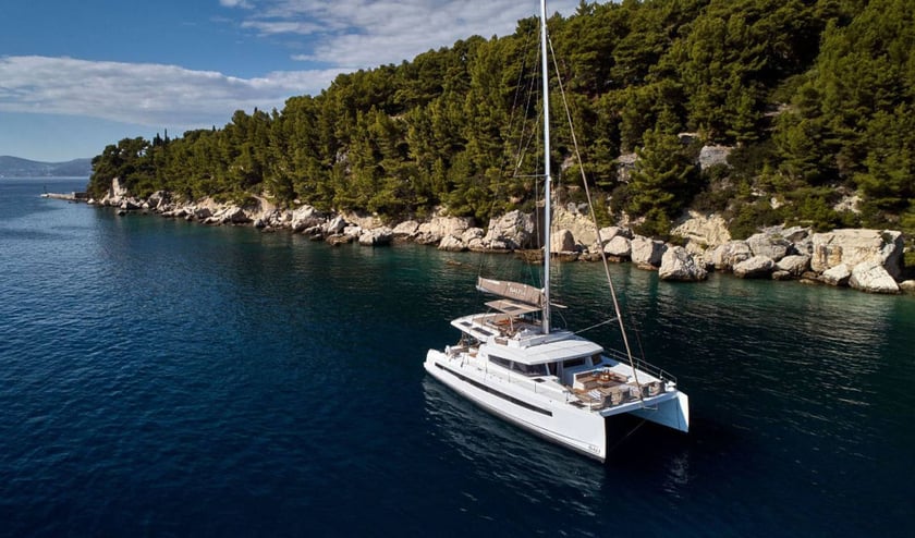 Golfo Aranci Catamarán Cabina 5  12  literas 12  invitados 16.8 m Número de anuncio: #20215 4