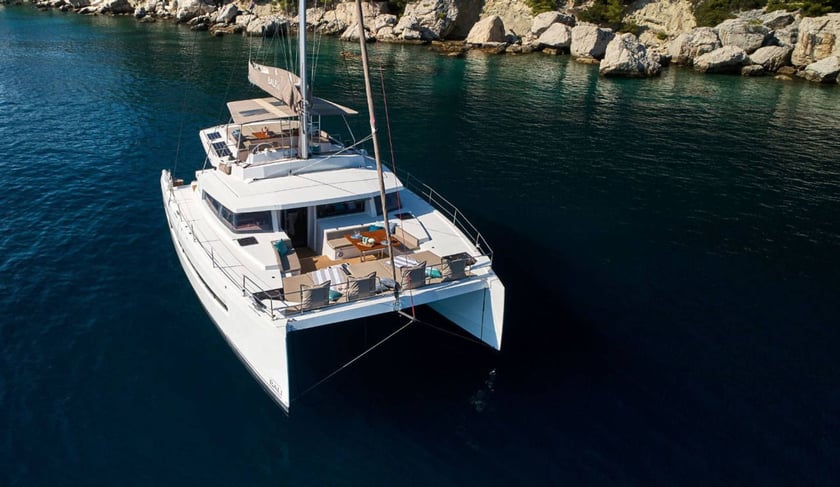 Golfo Aranci Catamarán Cabina 5  12  literas 12  invitados 16.8 m Número de anuncio: #20215 3