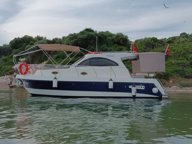 Izmir Yacht à moteur Cabine 1  Couchettes 2  Invités 6  9 m Numéro de l'annonce: #20217