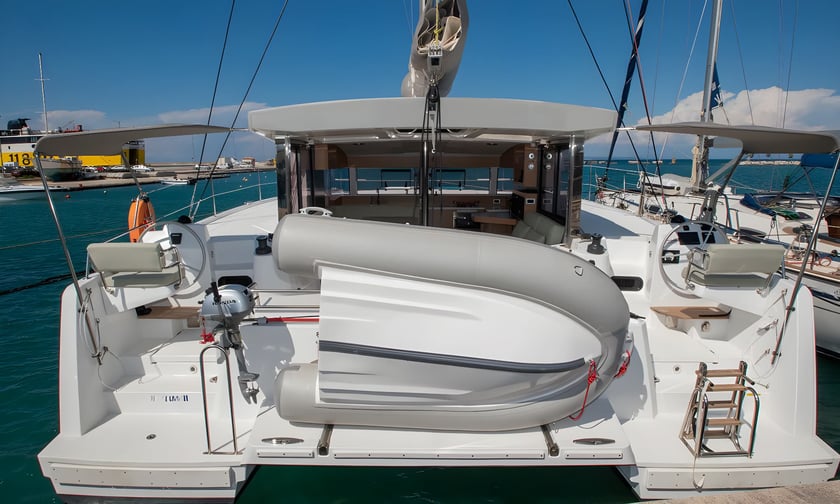 Nydri Katamaran 4 Kabine 8 Liegeplätze 8 Gäste 11.78 m Nummer des Inserats: #20232