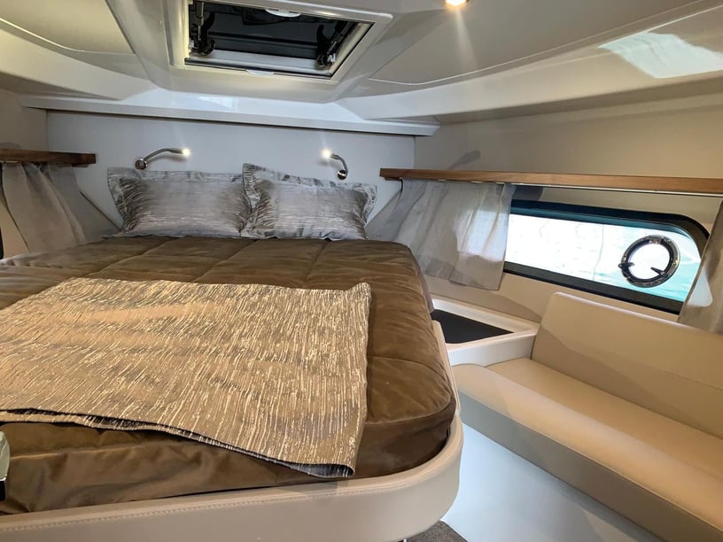 Trogir Motorboot Cabine 2  4  slaapplaatsen 6  gasten 10.03 m Lijstnummer: #20277 5