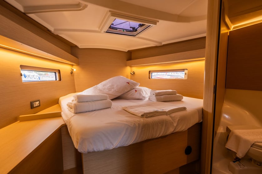 Salerno Barca a vela cabina 3  cuccette 8  8  ospiti 12.43 m Numero dell'inserzione: #20303 4