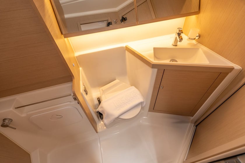 Salerno Barca a vela cabina 3  cuccette 8  8  ospiti 12.43 m Numero dell'inserzione: #20303 3