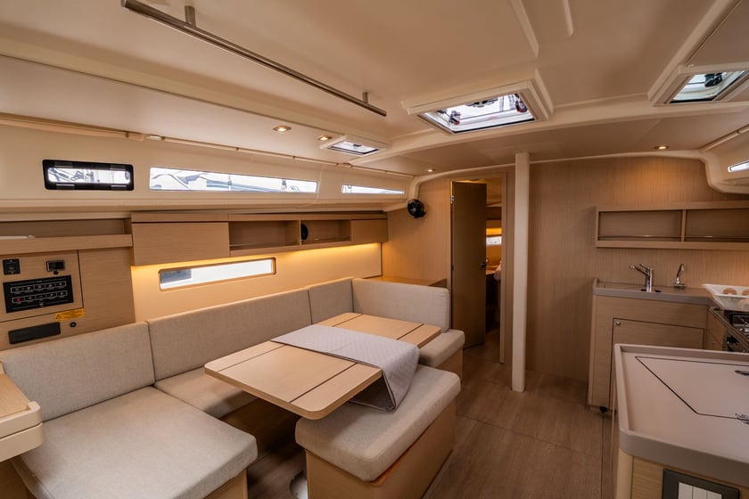 Salerno Barca a vela cabina 3  cuccette 8  8  ospiti 12.43 m Numero dell'inserzione: #20303 5