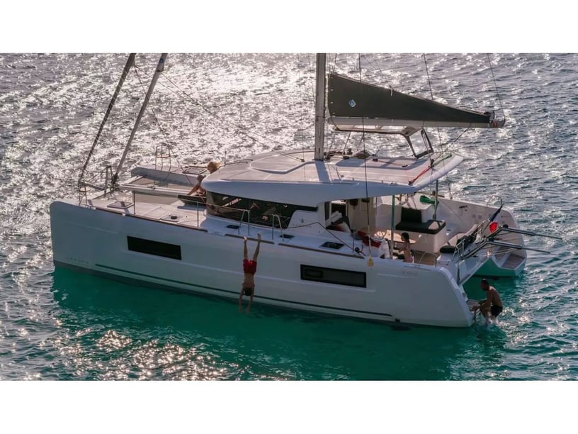 Portisco Catamaran Cabine 6  Couchettes 10  Invités 10  11.74 m Numéro de l'annonce: #20322