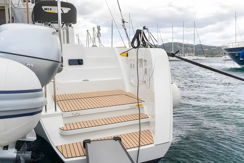 Portisco Catamaran 6 cabin 10 berths 10 guests 11.74 m Listing Number: #20322 5