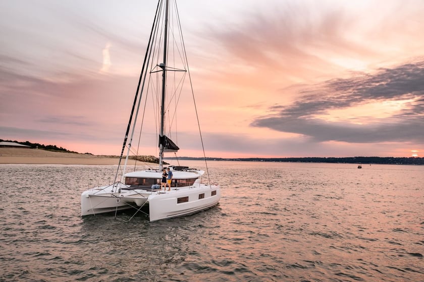 Kos Catamaran Cabine 6  Couchettes 12  Invités 12  13.99 m Numéro de l'annonce: #20325