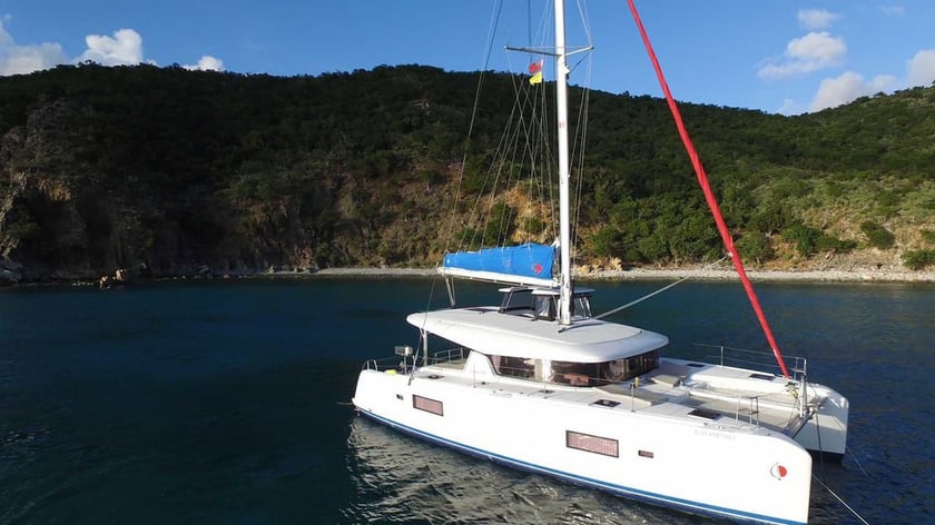 Road Town Catamaran Cabine 4  8  slaapplaatsen 8  gasten 12.94 m Lijstnummer: #2033 5