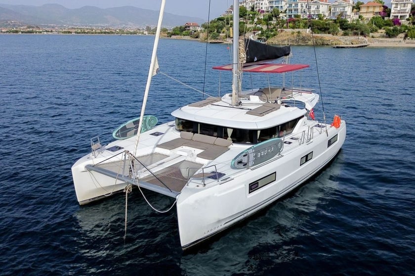 Fethiye Catamaran Cabine 4  Couchettes 8  Invités 8  8.99 m Numéro de l'annonce: #20333