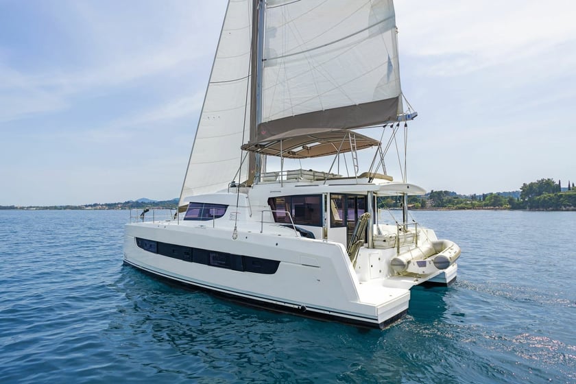 Atene Catamarano cabina 6  cuccette 12  12  ospiti 14.28 m Numero dell'inserzione: #20360 4