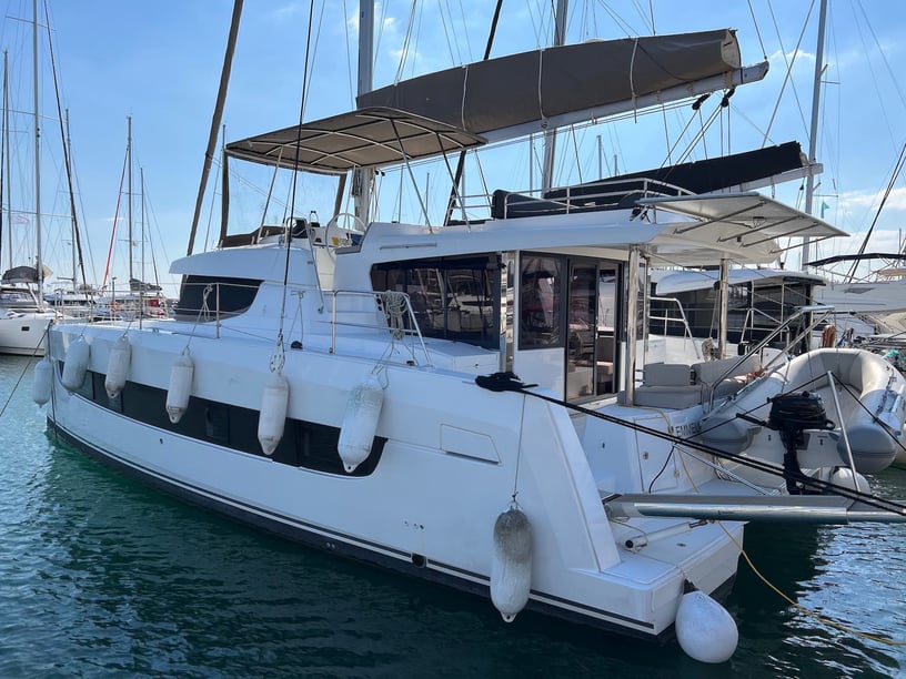 Athènes Catamaran Cabine 6  Couchettes 8  Invités 10  13.75 m Numéro de l'annonce: #20362 4