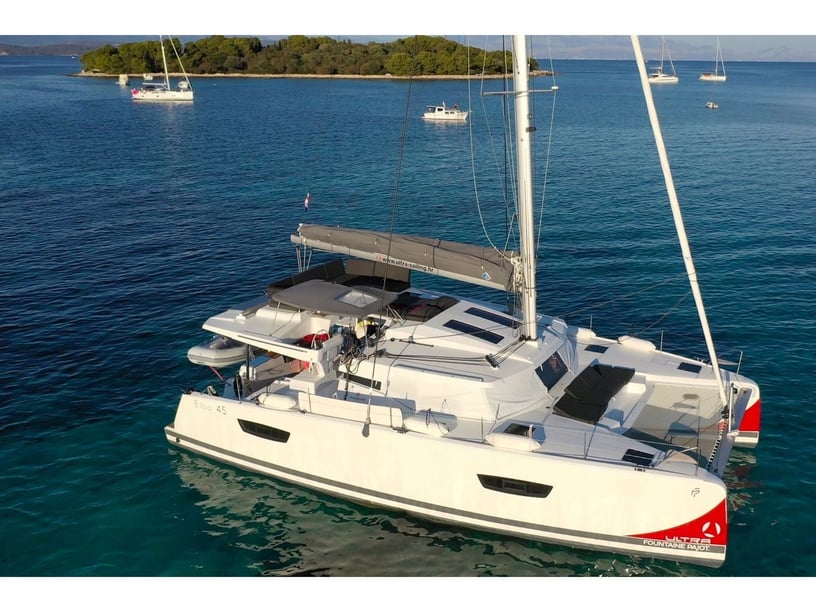 Seget Donji Catamaran Cabine 4  Couchettes 10  Invités 10  13.45 m Numéro de l'annonce: #20370
