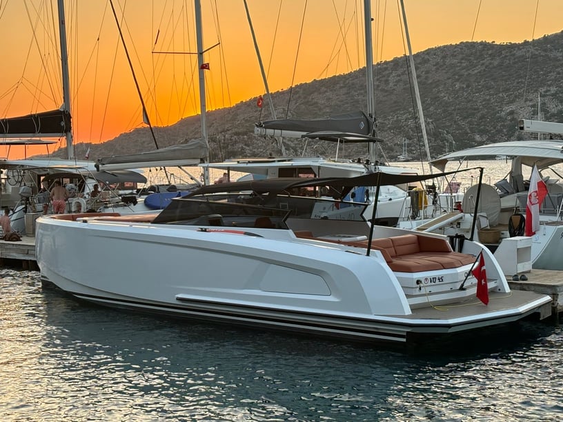 Bodrum Motorboat 1 cabin  12 guests 14 m Listing Number: #20372 4