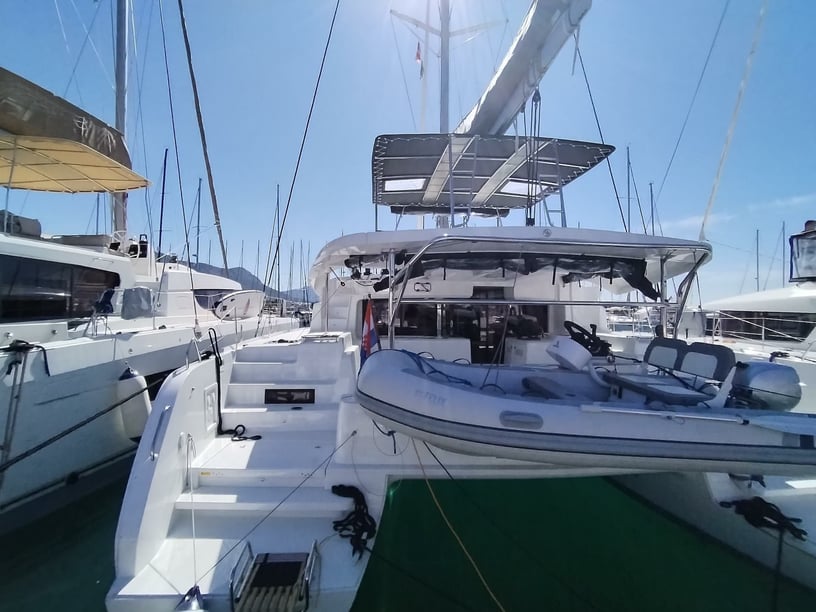 Kaštel Gomilica Catamaran Cabine 5  11  slaapplaatsen 11  gasten 13.99 m Lijstnummer: #20380 5