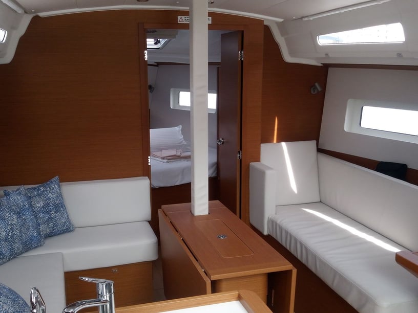 Palamos Sailboat 3 cabin 8 berths 8 guests 11.22 m Listing Number: #20399 4