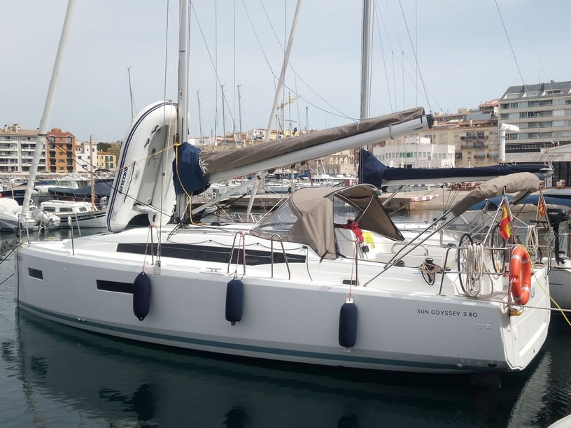 Palamos Sailboat 3 cabin 8 berths 8 guests 11.22 m Listing Number: #20399 2