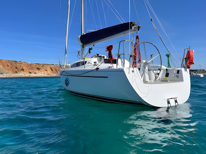 Marseille Sailboat 2 cabin 6 berths 6 guests 9.8 m Listing Number: #20419