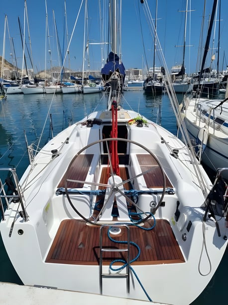 Marseille Sailboat 2 cabin 6 berths 6 guests 9.8 m Listing Number: #20419 3