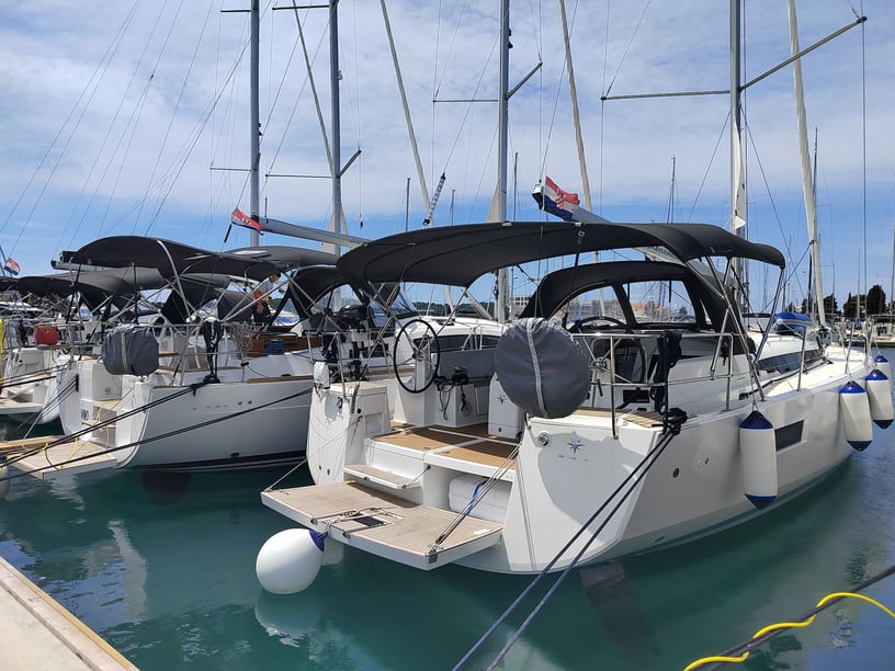 Pula Sailboat 4 cabin 8 berths 8 guests 12.64 m Listing Number: #20444 5