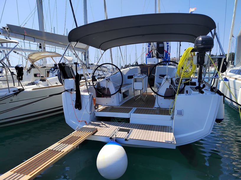 Pula Zeilboot Cabine 3  7  slaapplaatsen 7  gasten 10.34 m Lijstnummer: #20445 5