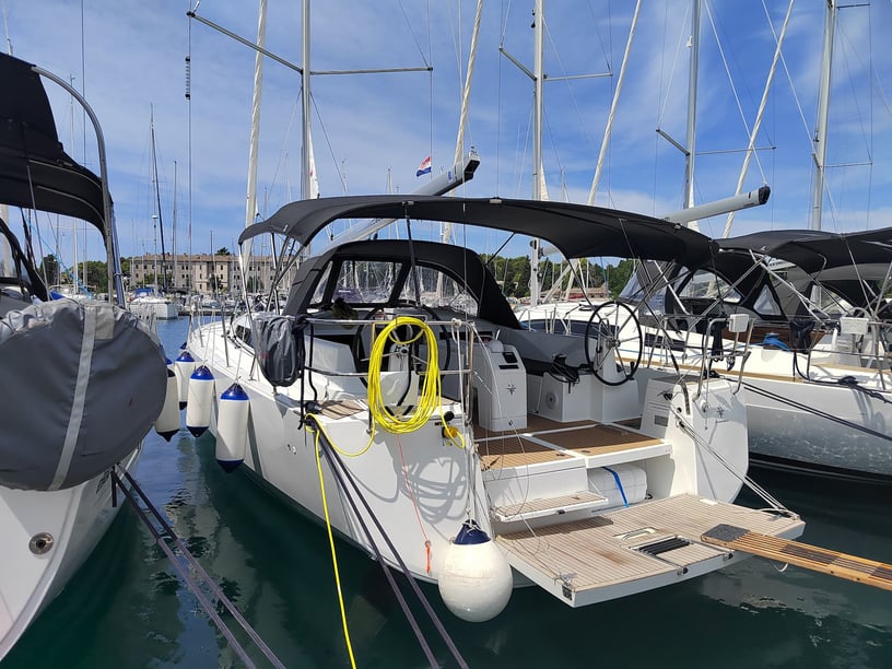 Pula Sailboat 4 cabin 8 berths 8 guests 12.64 m Listing Number: #20448 4